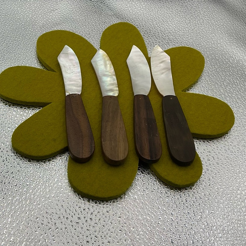 Set of Four Mother of Pearl and Wood Spreaders